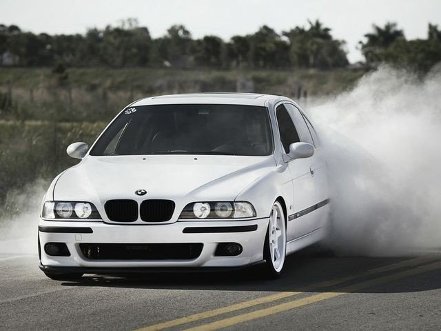 What is the engine code for the 4.9L V8 used in the E39 M5?