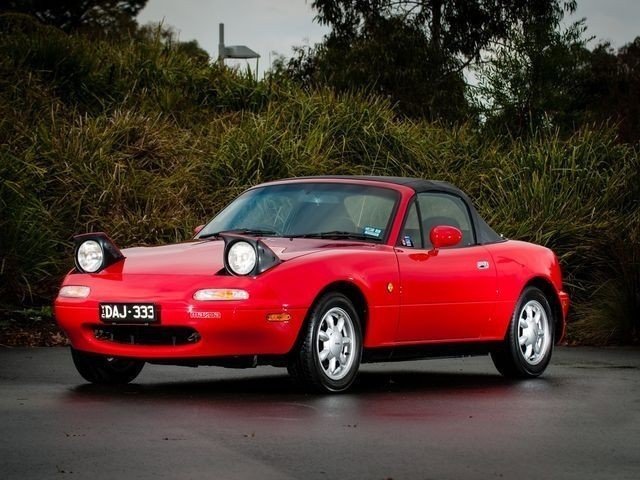 The NA MX5 brought open-top, rear drive sports car fun to the masses, but becasue of it's 1.6L engine is critized by some to be too slow, whilst others argue it's the perfect balance. How much power did Mazda claim the MX5 made when new?
