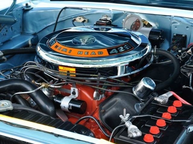 How much power did the 426 Cu Hemi V8 in the Plymouth Roadrunner make from the factory?