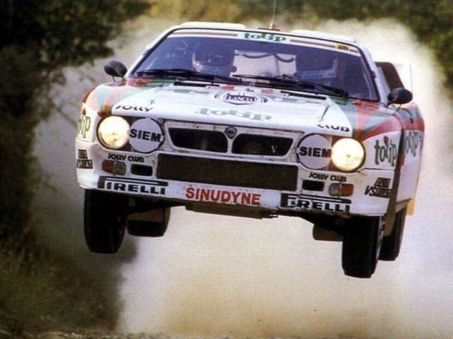 What engine was used in the Lancia 037?