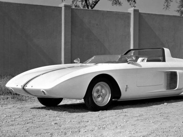 What engine did the first bizarre Mustang concept have?