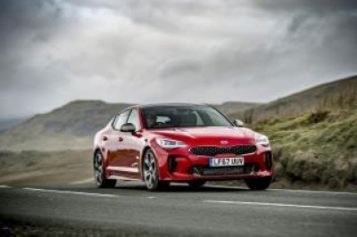 KIA STINGER WINS EVO SPORTS SALOON OF THE YEAR