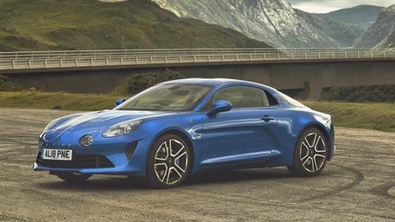 ALPINE A110 WINS ‘BEST PERFORMANCE CAR’ AT THE UK CAR OF THE YEAR AWARDS