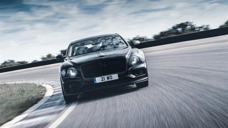 THE ALL-NEW FLYING SPUR: THE DYNAMIC GRAND TOURING SEDAN