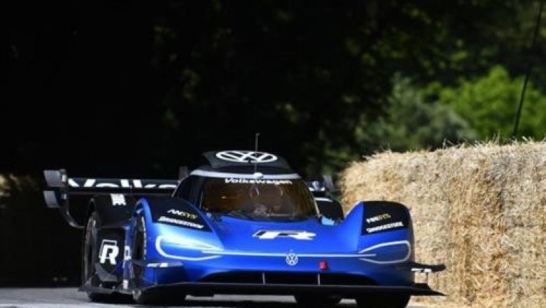 VOLKSWAGEN ELECTRIFIES GOODWOOD'S ALL-TIME HILL RECORD