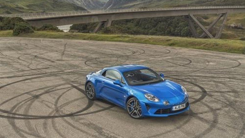 ALPINE A110 SCOOPS COVETED AUTO EXPRESS ‘COUPE OF THE YEAR’ AWARD