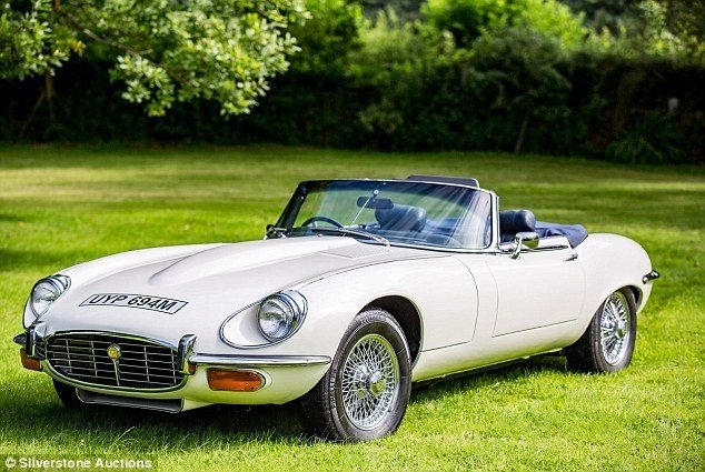 Boycie's Jaguar E-Type sells for £115,875