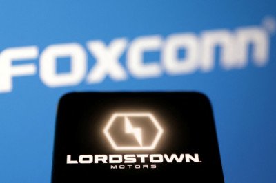 EV maker Lordstown plans to sue Foxconn over funding dispute