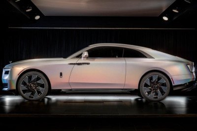 Rolls-Royce Spectre Lunaflair Has Rainbow Holographic Paint That Mimics The Moon's Halo