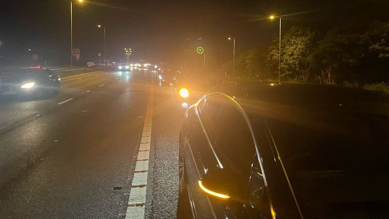 M4 pothole wrecks 20 cars in one go: Drivers line up along the hard shoulder (just days before M25 crater took out 58 cars)