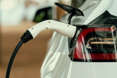 EV buyers falling into negative equity in latest sign switch to greener cars is stalling