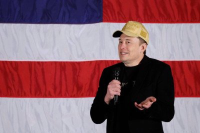 Tesla Roadster Is Delayed Again, But Elon Musk Still Wants To Build A Flying Car For Peter Thiel