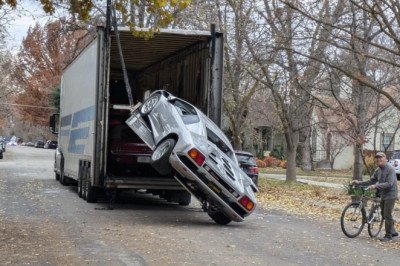 Truck Driver Has Hell Of A Day After Dropping $300,000 Lamborghini Diablo