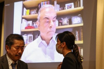 Carlos Ghosn Says Nissan Is 'Desperate' Amid Merger Talks With Honda