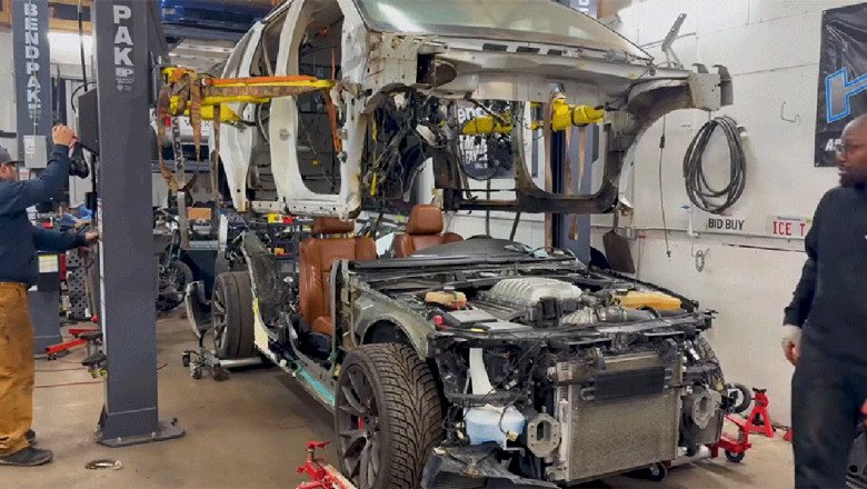 Body-Swapping A Hellcat With A Town And Country Is As Hard As It Sounds