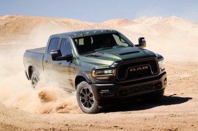 This Is Why Gas Engines Get Worse Fuel Economy Than Diesels