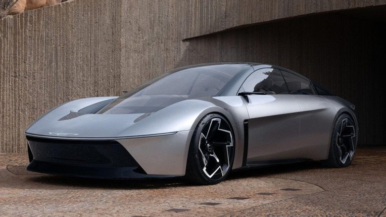 Chrysler Insists It's Still A Car Company And Is Totally Developing New Cars You Just Can't See Yet