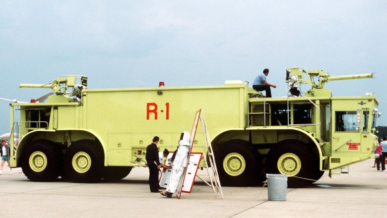 World’s Biggest Fire Truck Weighs 65 Tons And Fights Deadly Airplane Blazes