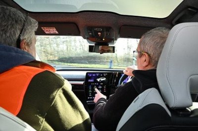 Car touchscreens 'increasingly distracting' as simple tasks can take 23 seconds to complete