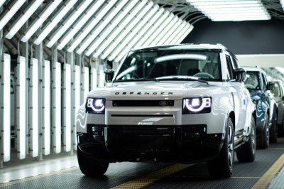 JLR pauses car deliveries to US as it considers how to deal with 25% US tariffs