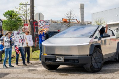 Tesla Sitting On Thousands Of Unsold Cybertrucks As It Stops Accepting Its Own Cars As Trade-Ins