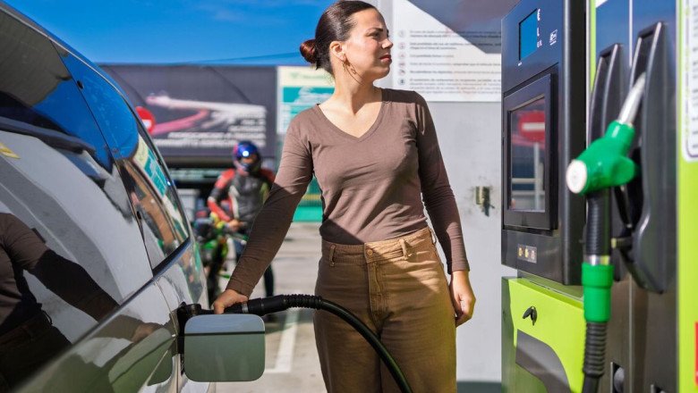 Drivers urged to ditch 'common bad habits' that destroy fuel economy