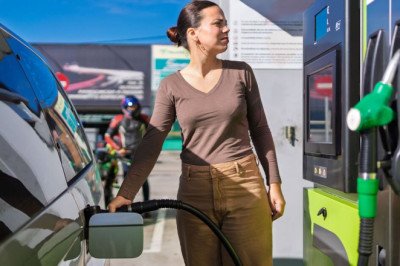 Drivers urged to ditch 'common bad habits' that destroy fuel economy
