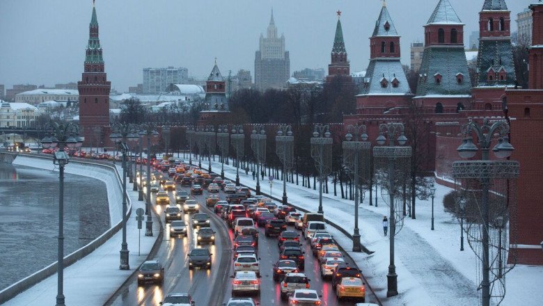 Russia economy meltdown as new car sales plummet and China floods market with own vehicles