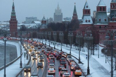 Russia economy meltdown as new car sales plummet and China floods market with own vehicles