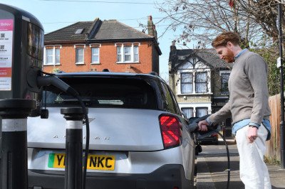 How much does it cost to charge an electric car?