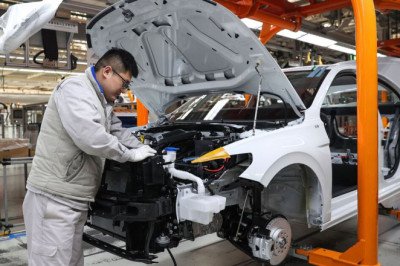 Panic as Starmer urged to use Trump's 90-day tariff pause to save car industry