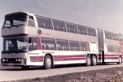 The Neoplan Jumbocruiser Was a Double-Decker Slinky Bus for Over 100 Passengers