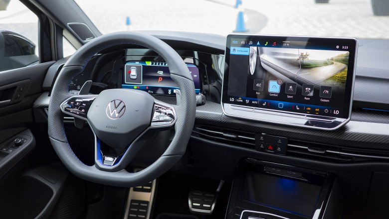 The New VW Golf R Doesn’t Have the GTI’s Steering Wheel Buttons for One Annoying Reason