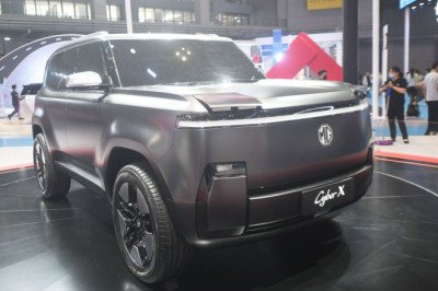 Chinese brand shares cheap EV that looks like a Land Rover with retro feature