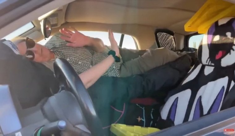 Living In A 2006 Smart ForTwo Allowed This Woman To Retire At 65