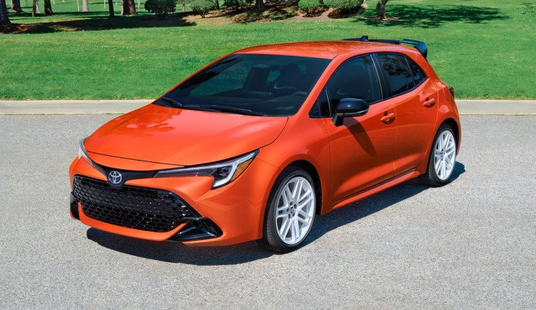 This Toyota Corolla Proves White Wheels Are Just Cooler