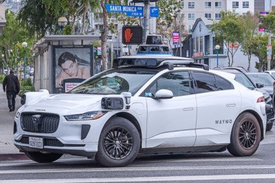 Waymos Get In Way Fewer Serious Crashes With Cyclists And Pedestrians Than Human Drivers