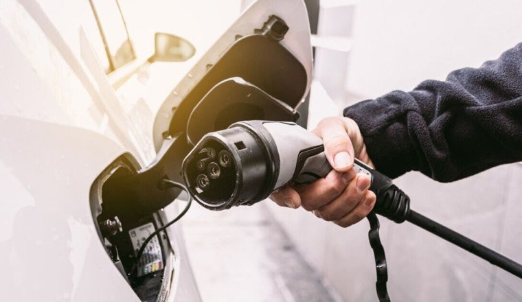 'I’m a car expert - this one electric car issue is not going away’
