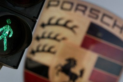 Porsche faces investor backlash over CEO’s dual role with VW
