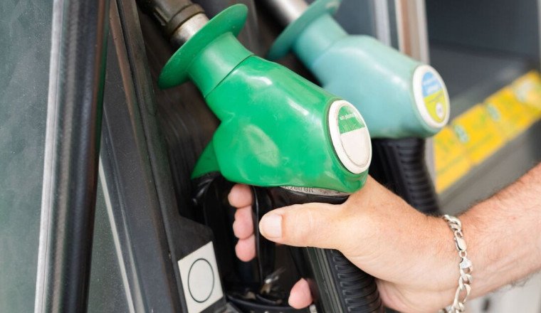 Motorists can save petrol and lower fuel consumption by 175% this Bank Holiday weekend