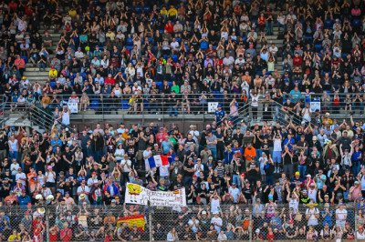 FIGURES DO NOT LIE: iconic crowds, iconic venues