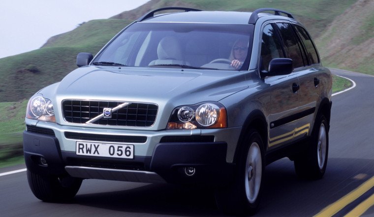 This Is How The World's First Blind Spot Monitor Worked On The 2003 Volvo XC90