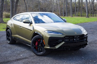 2025 Lamborghini Urus SE Review: The Unapologetically Silly Super SUV