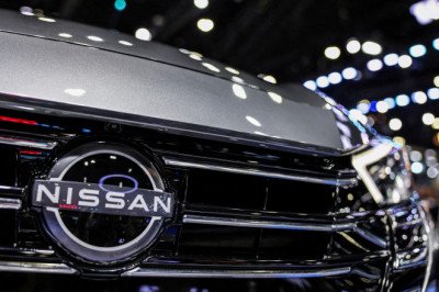 Nissan cuts jobs, halts merit raises in global restructuring push