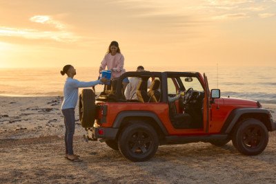 These Are Your Favorite Summer Car Pastimes