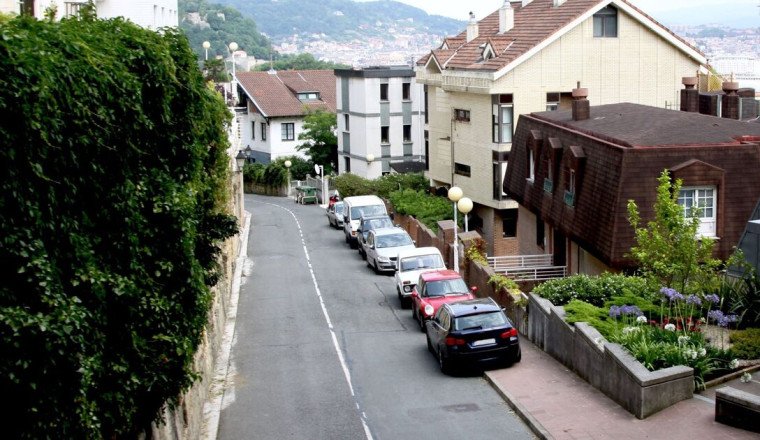 Labour gives major update on potential UK pavement parking ban