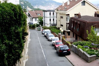 Labour gives major update on potential UK pavement parking ban