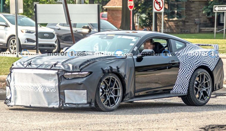 Next-Gen Shelby GT500 Looks Menacing in New Spy Shots