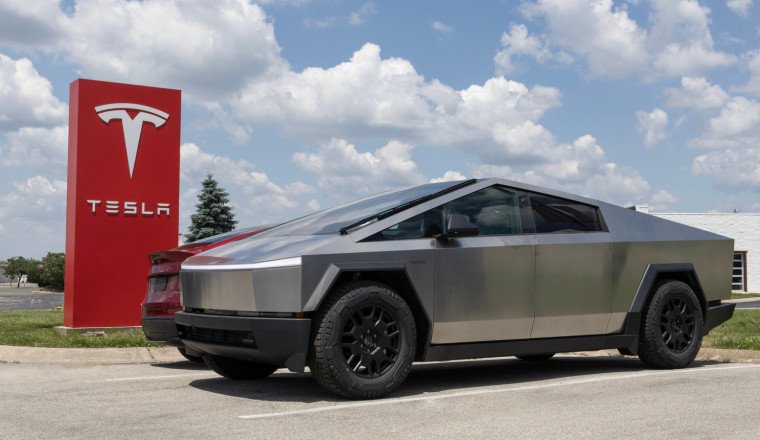 Tesla Had To Redesign The Cybertruck Because Engineers Couldn't Make It Amphibious Like Musk Wanted