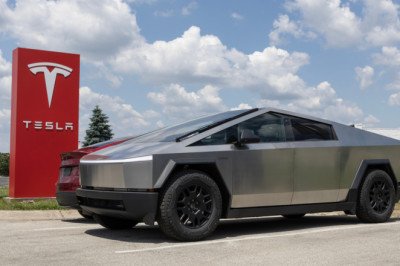 Tesla Had To Redesign The Cybertruck Because Engineers Couldn't Make It Amphibious Like Musk Wanted